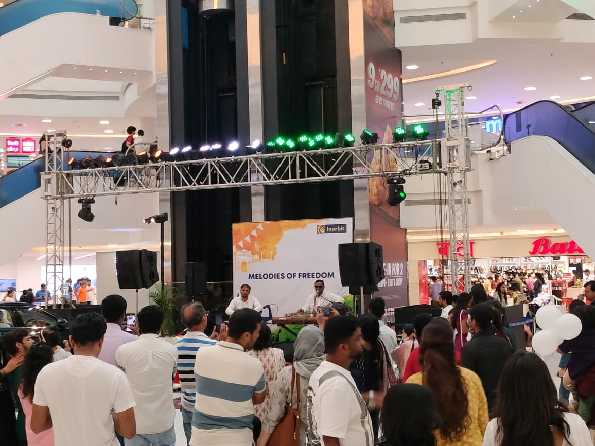 500+ visitors attended the soulful performance of Udan Band and Ananya in Navi Mumbai, Inorbit Mall, to celebrate Independence Day.